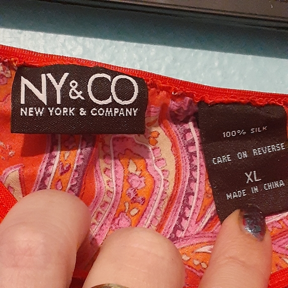 100% Silk Vintage 90's Skirt with a boho feel . The XL skirt is airy and light. - Picture 2 of 2